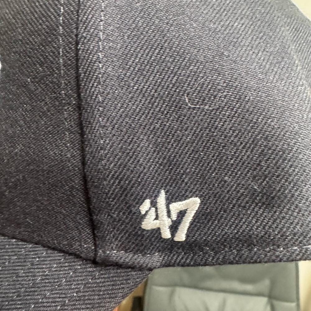 Oficial 47 brand MVP adjustable cap featuring the iconic NEW YORK YANKEES logo - Picture 3 of 3